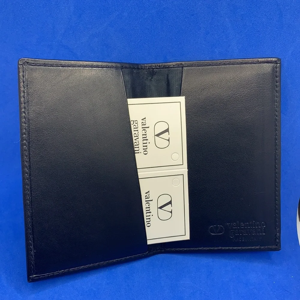 Dead stock‎ Valentino Garavani black Leather Card Holder
